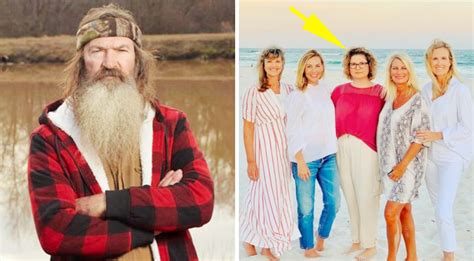 Phil Robertson's net worth, parents, daughter, and lifestyle.